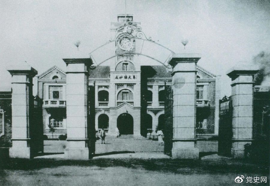 　　圖爲(wéi / wèi)中共滿洲省委舊址。1929年6月，中共中央政治局決定劉少奇任中共滿洲省委書記。7月，劉少奇到(dào)達奉天（今沈陽）赴任。
