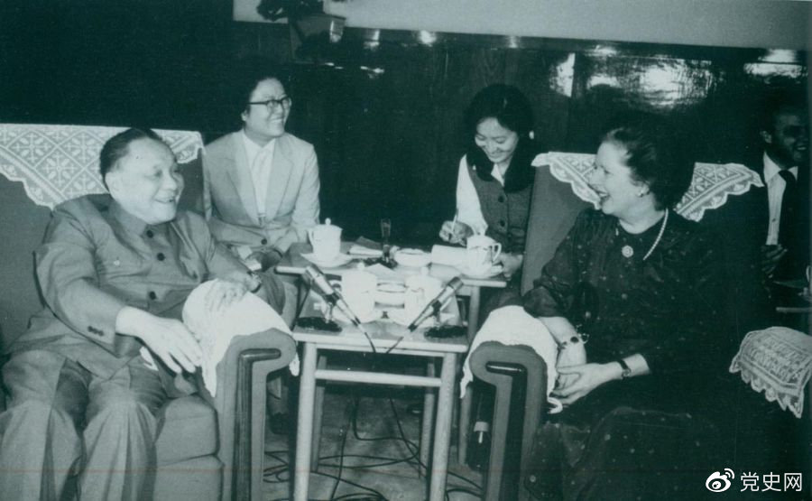 1982年9月24日，鄧小平會見英國(guó)首相撒切爾夫人(rén)。