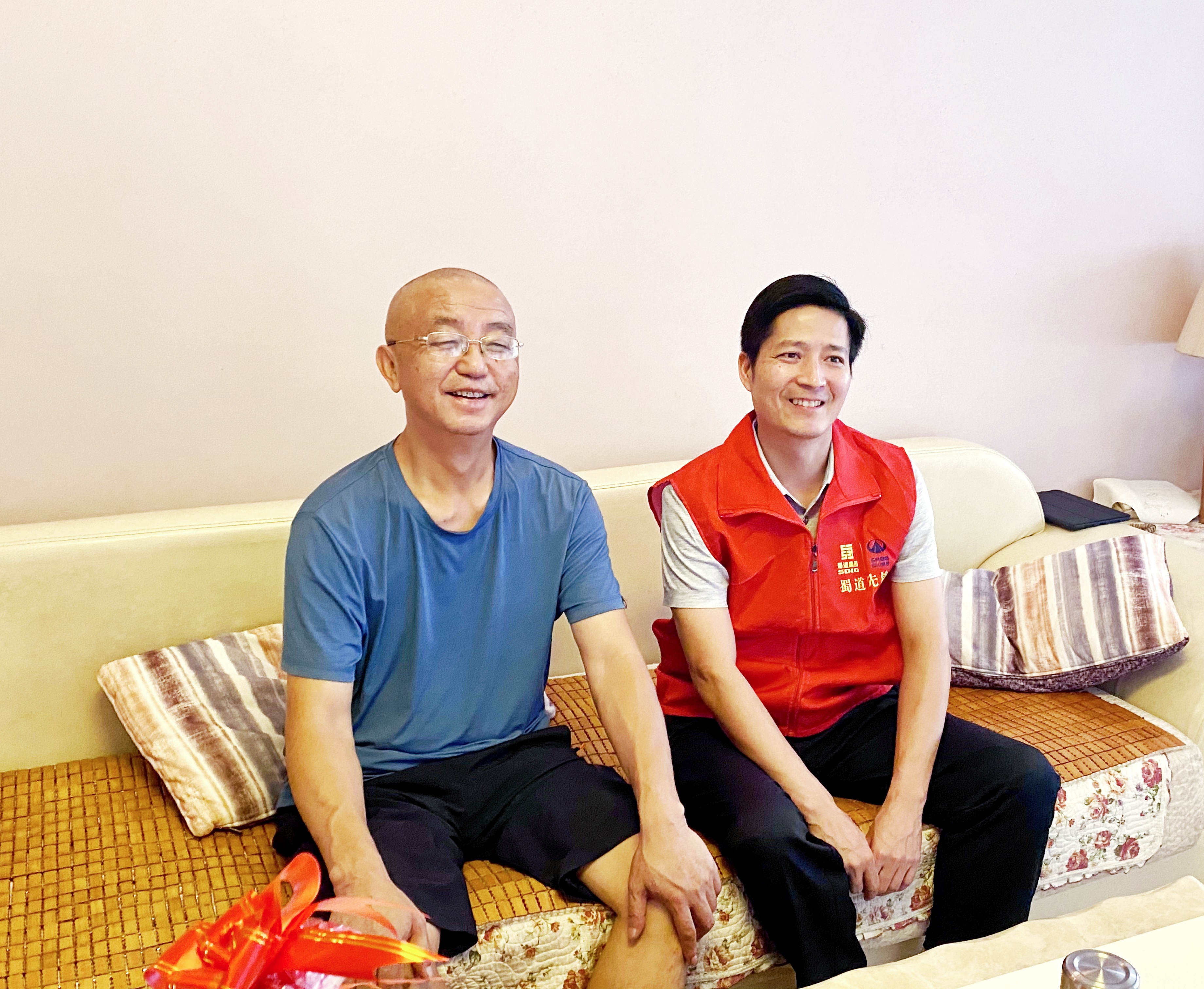 開展慰問老黨員幹部志願服務活動.jpg